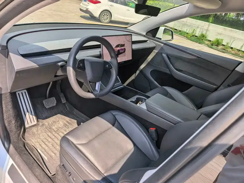 Tesla Model Y — фото 6