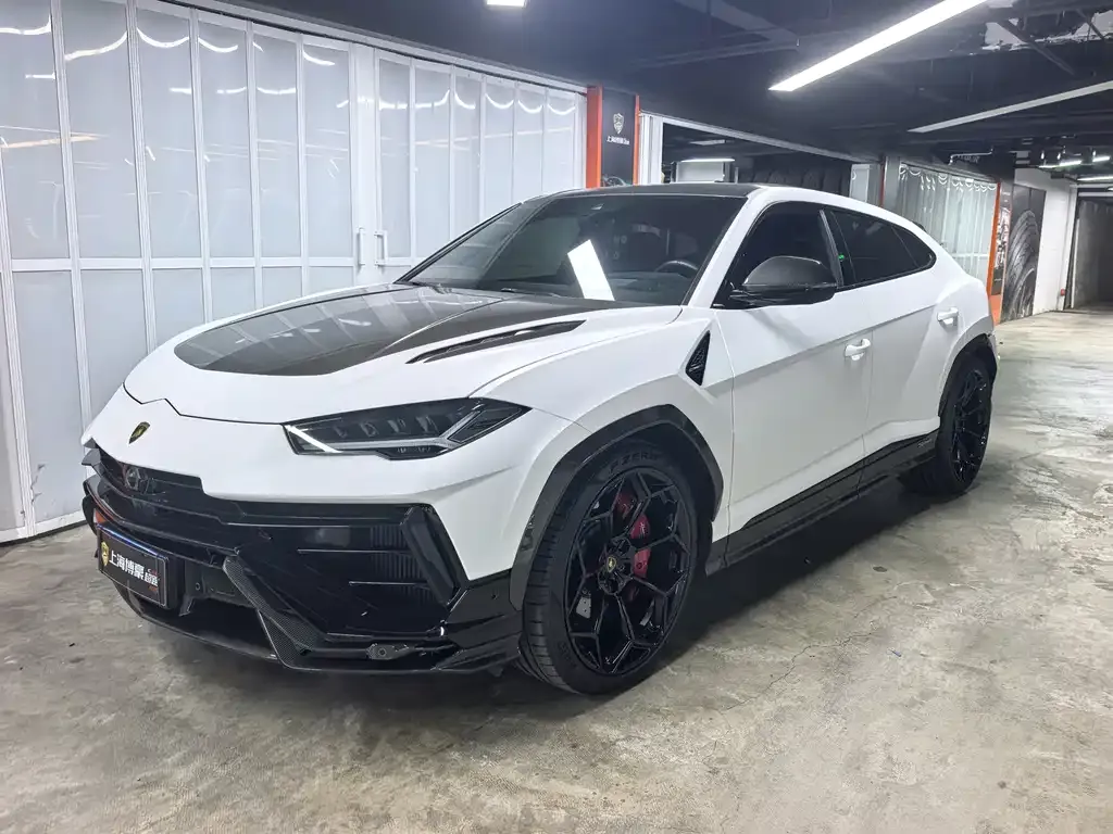 Lamborghini Urus — фото 1