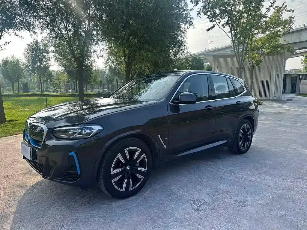 BMW iX3 — фото 1