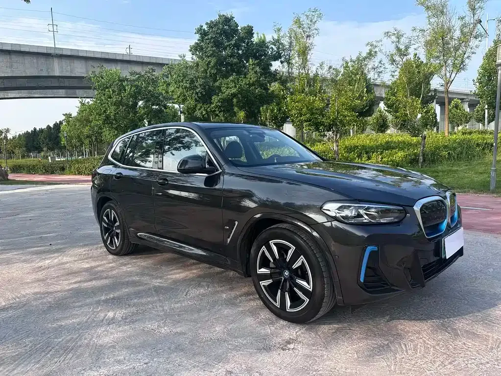 BMW iX3 — фото 4