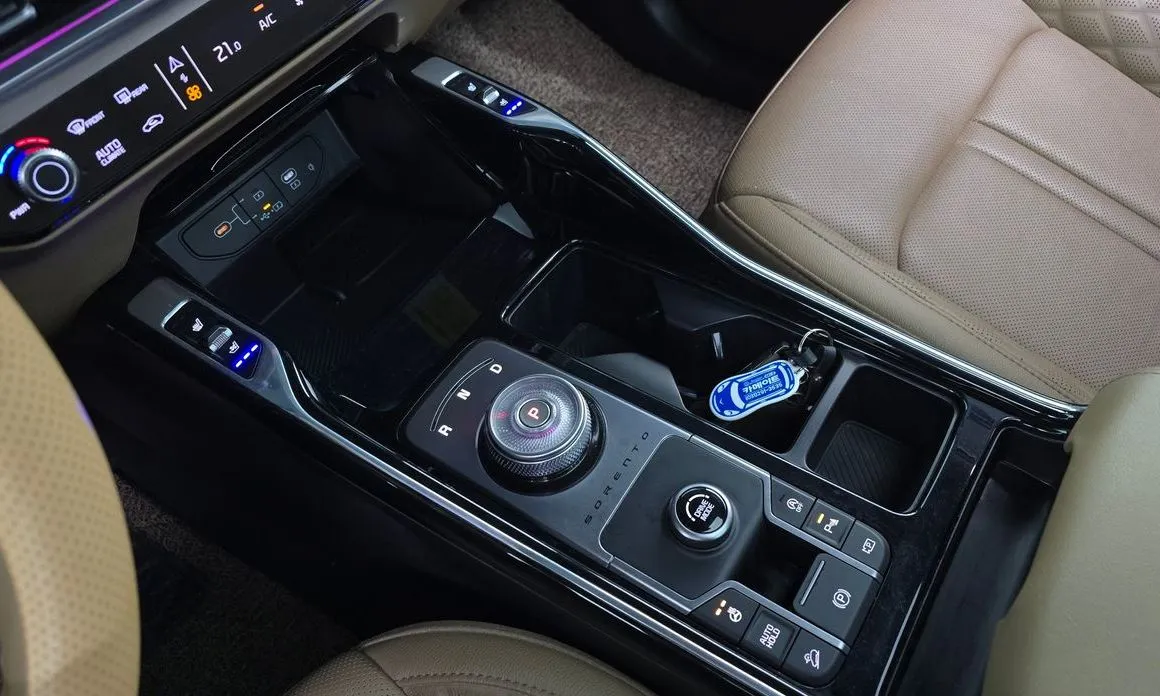 Kia Sorento — фото 8