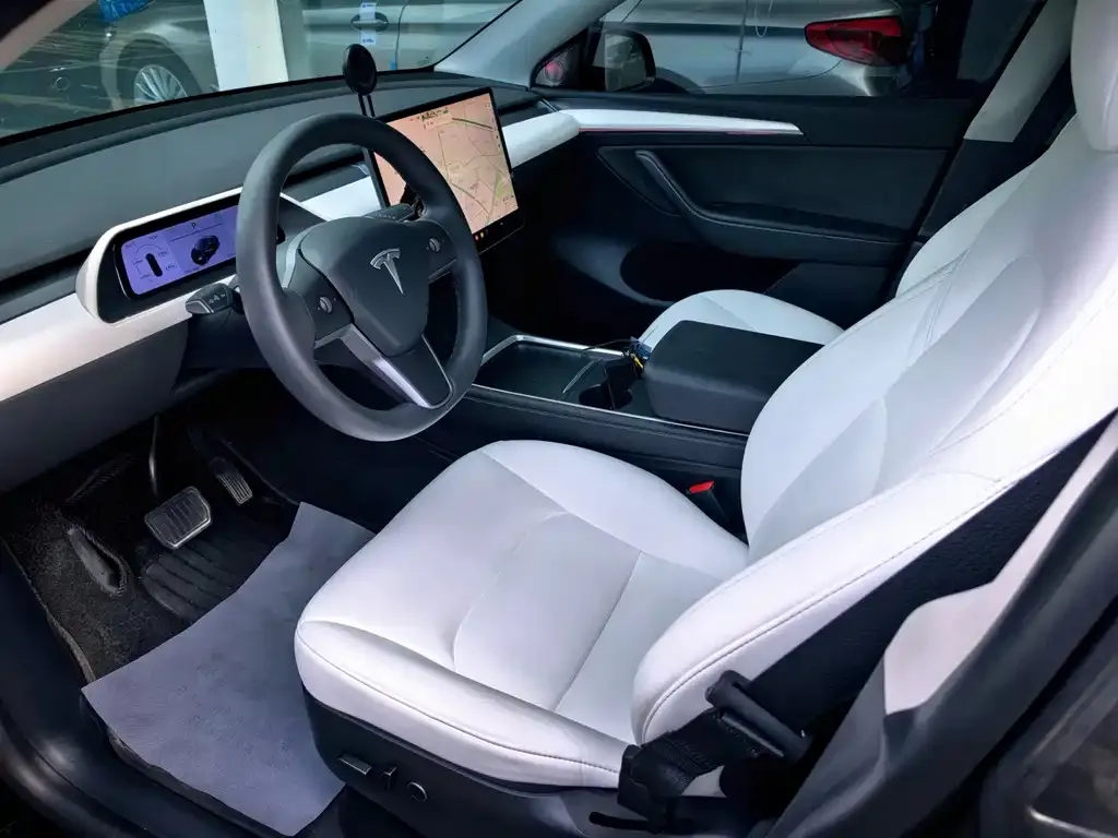 Tesla Model Y — фото 4