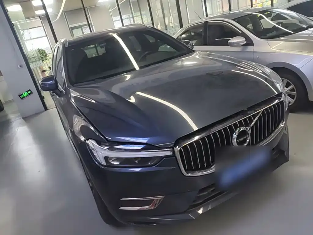 Volvo XC60 — фото 10