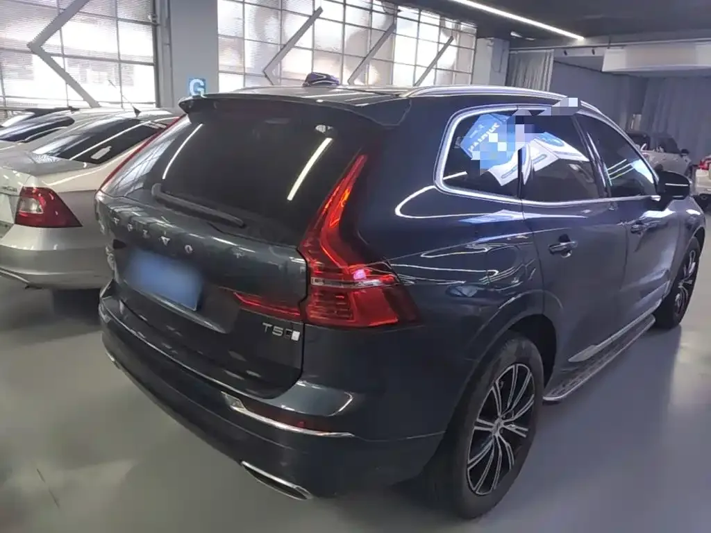 Volvo XC60 — фото 6