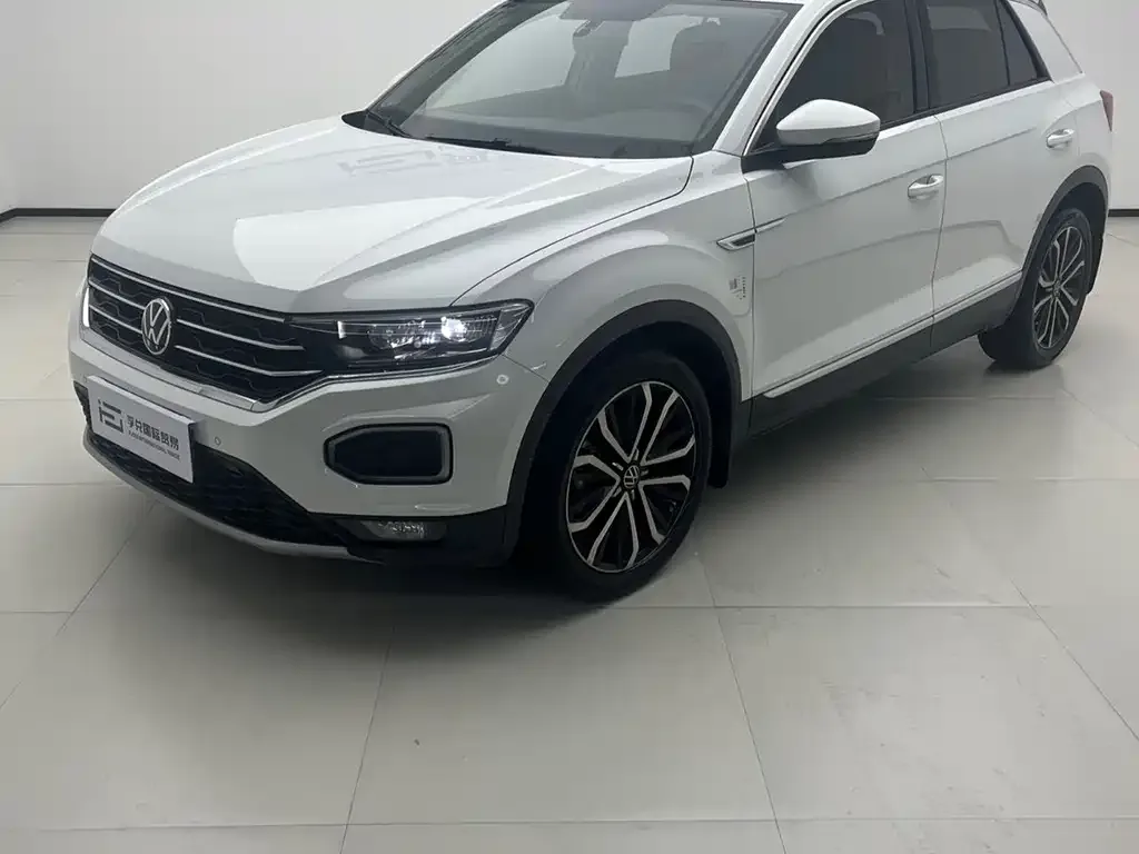 Volkswagen T-Roc — фото 1