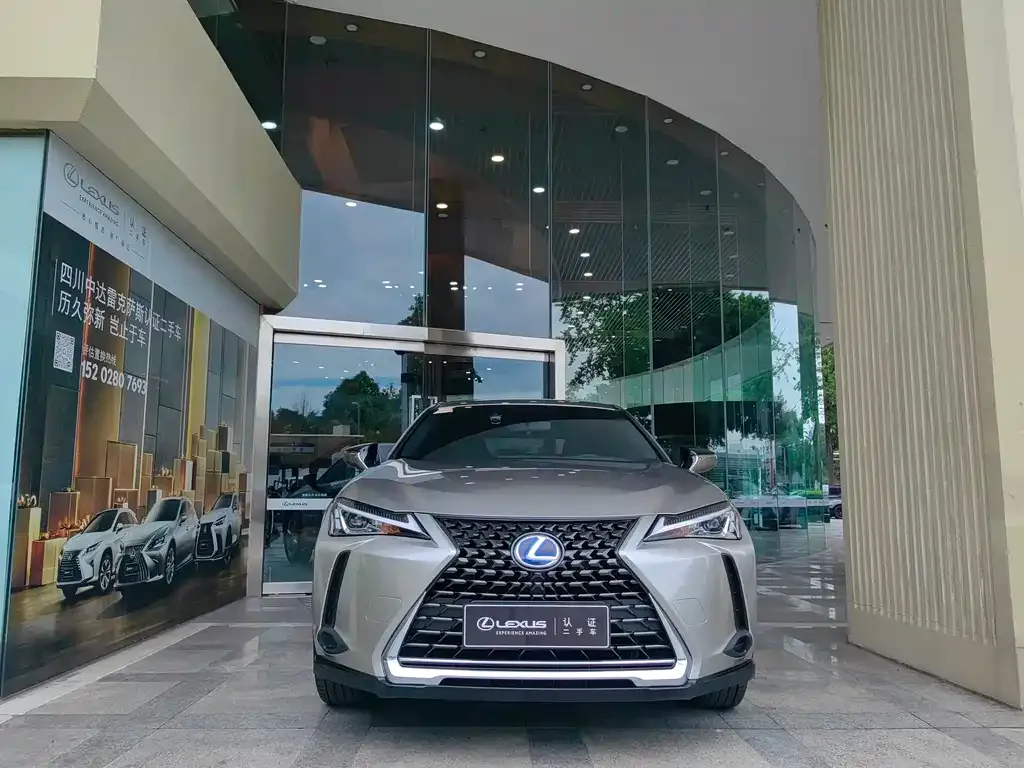Lexus UX — фото 1
