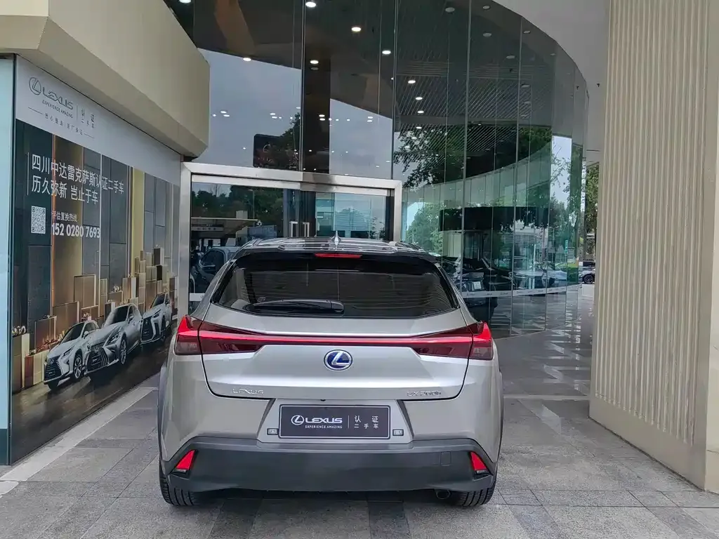 Lexus UX — фото 3