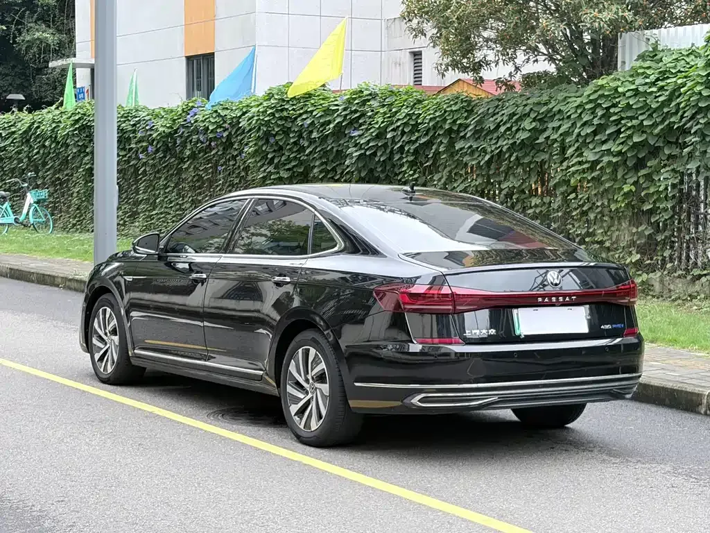Volkswagen Passat PHEV — фото 8