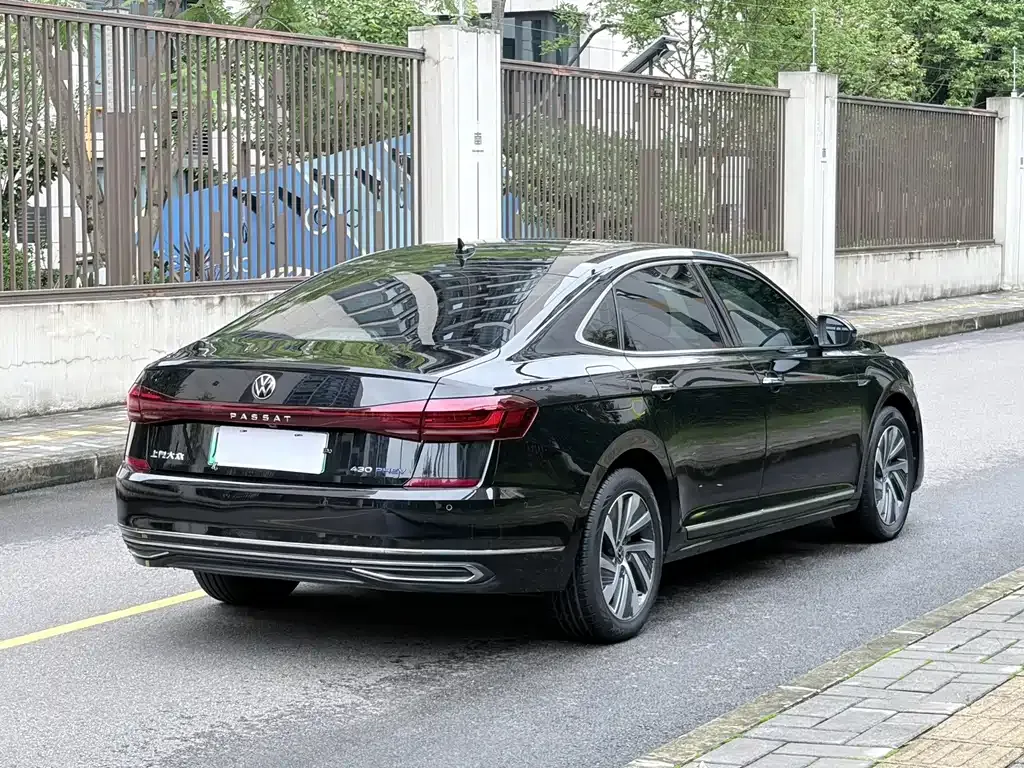 Volkswagen Passat PHEV — фото 9