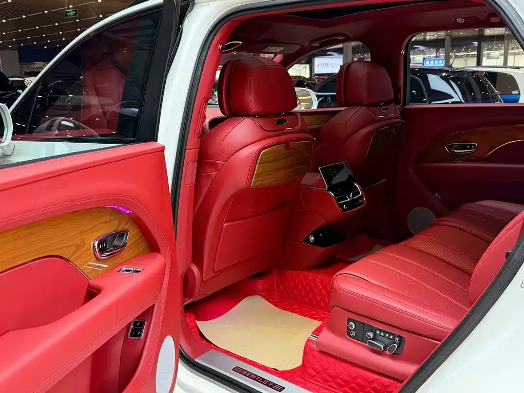 Bentley Bentayga — фото 10