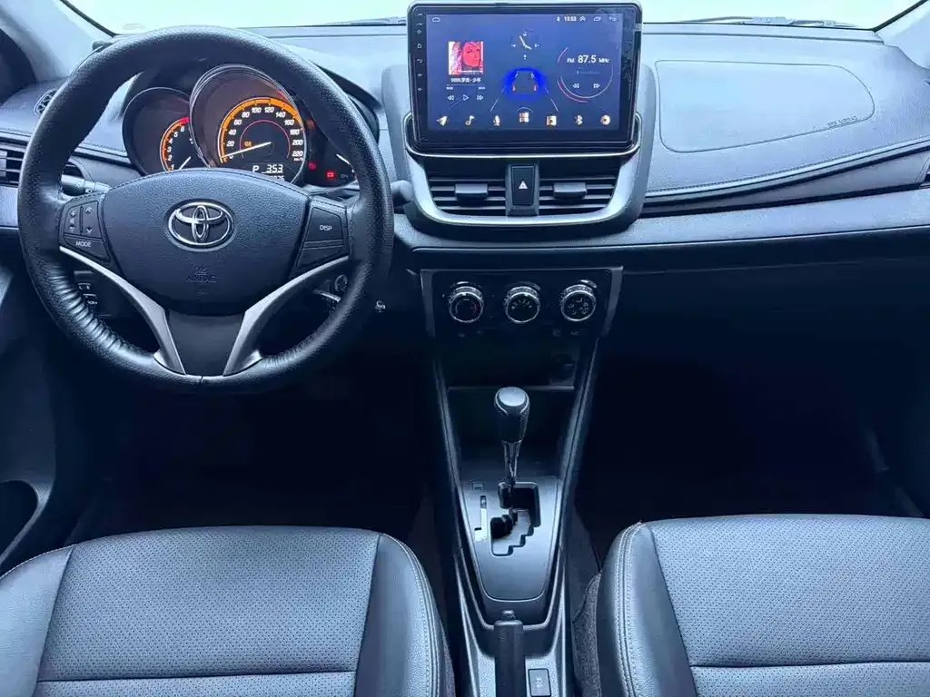 Toyota Yaris L — фото 9