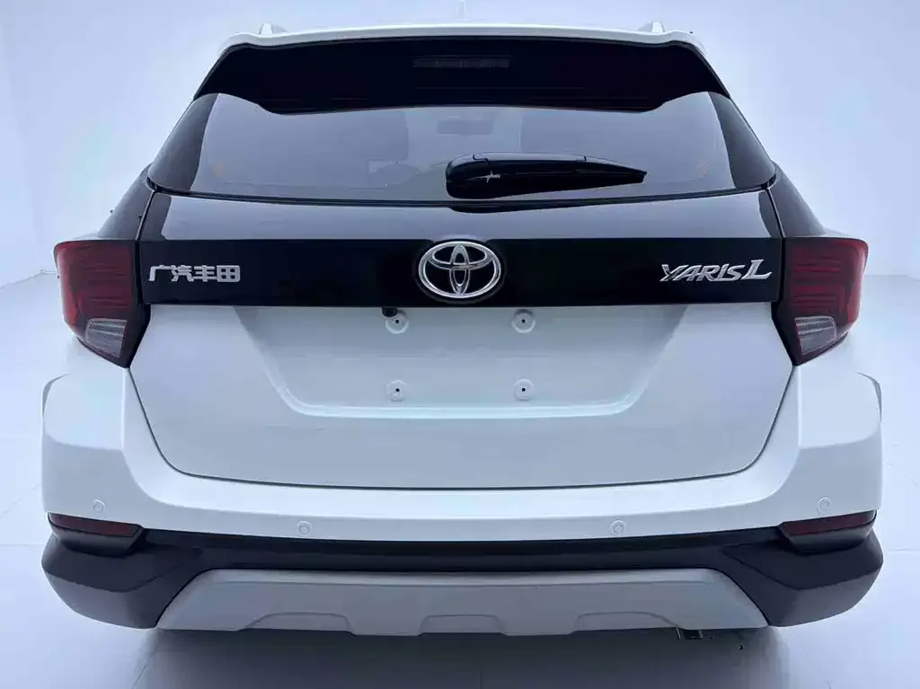 Toyota Yaris L — фото 7