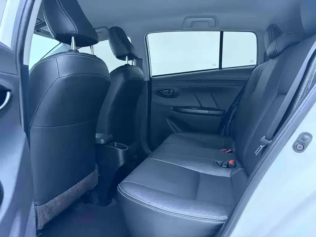 Toyota Yaris L — фото 8