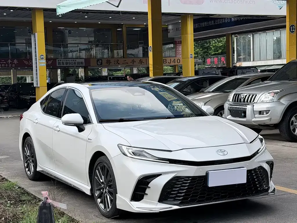 Toyota Camry — фото 10