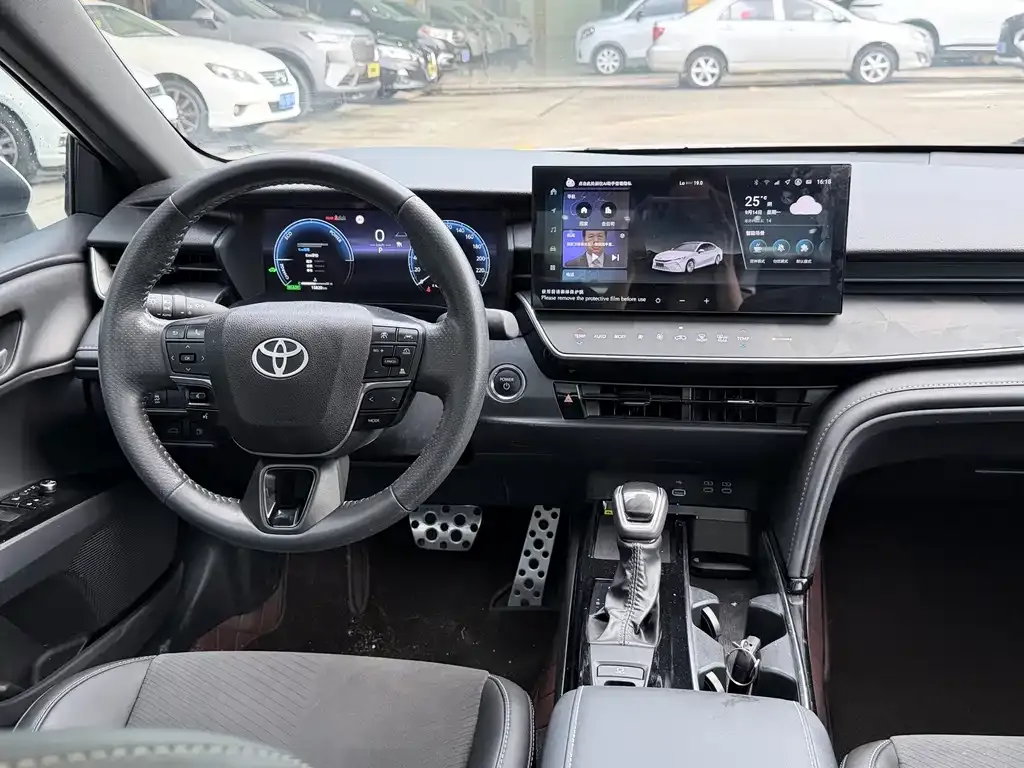 Toyota Camry — фото 2