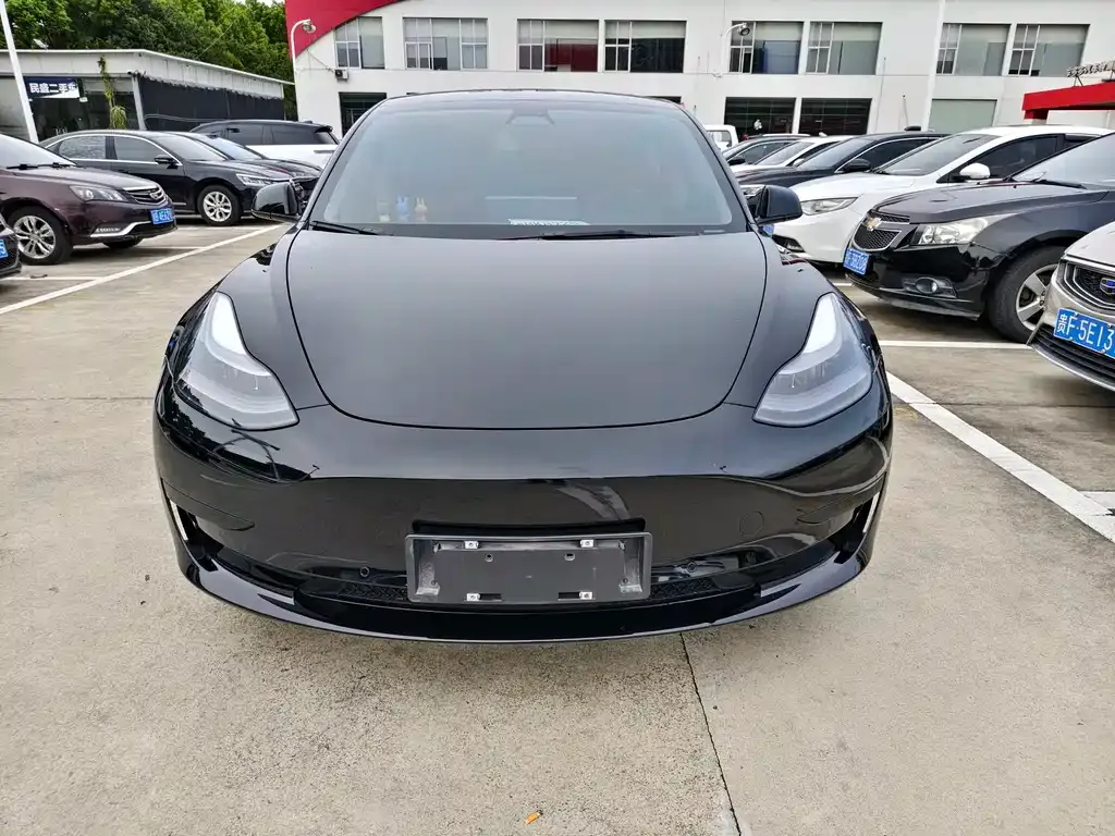 Tesla Model 3 — фото 4
