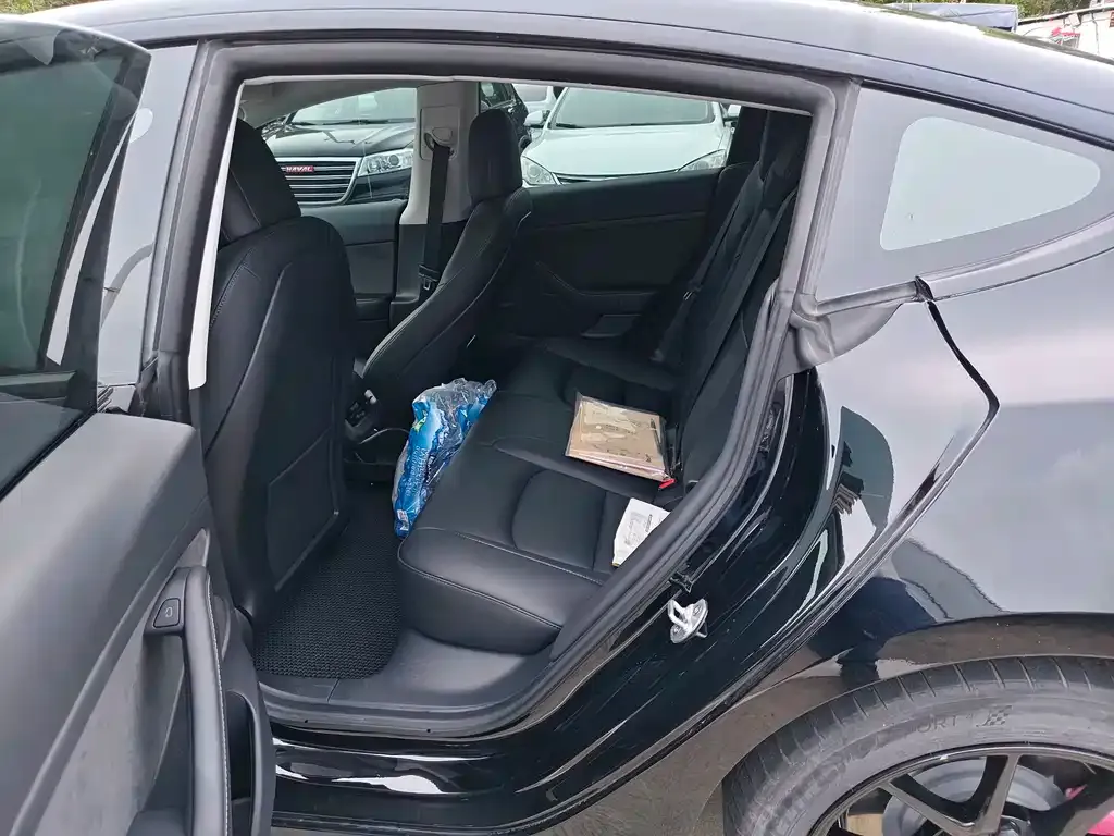 Tesla Model 3 — фото 2
