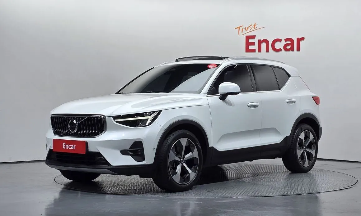 Volvo XC40 — фото 1