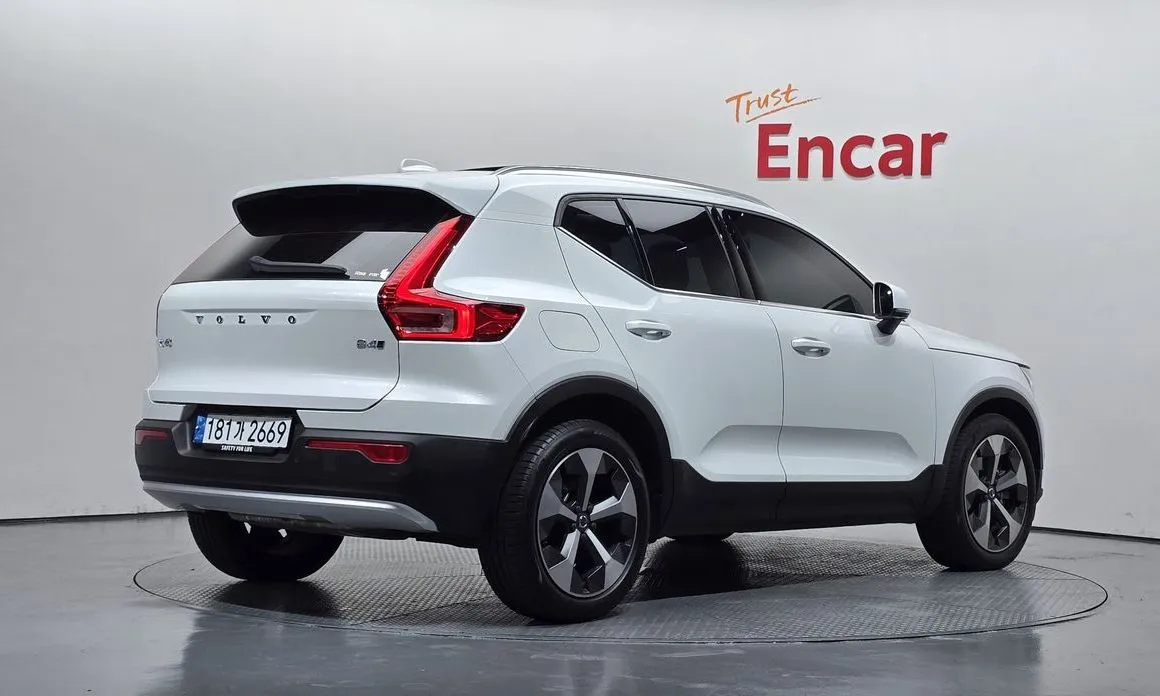 Volvo XC40 — фото 2