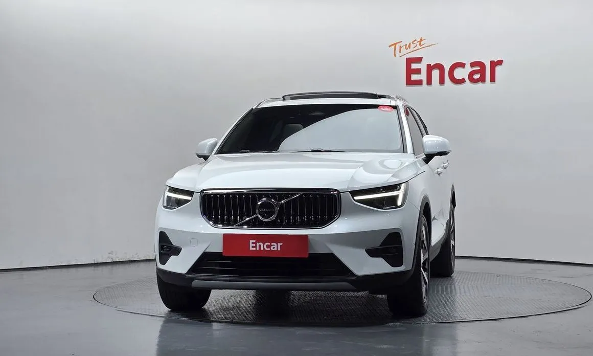 Volvo XC40 — фото 5