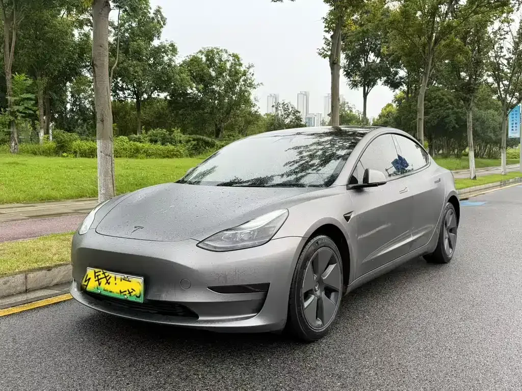 Tesla Model 3 — фото 1