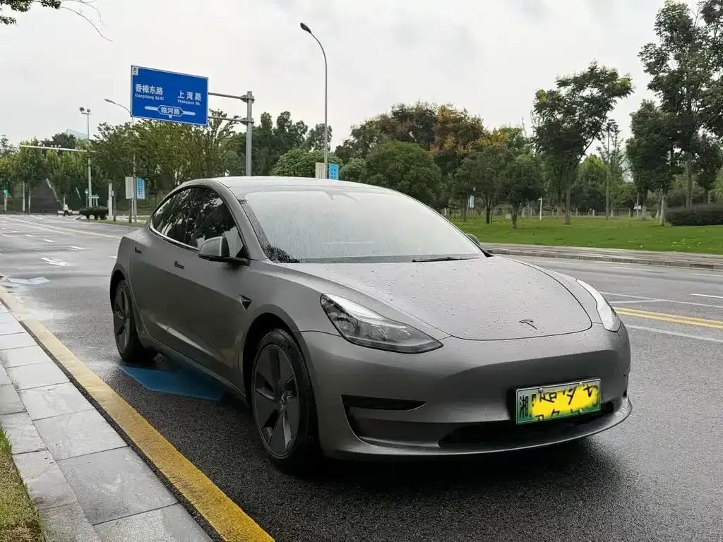 Tesla Model 3 — фото 8