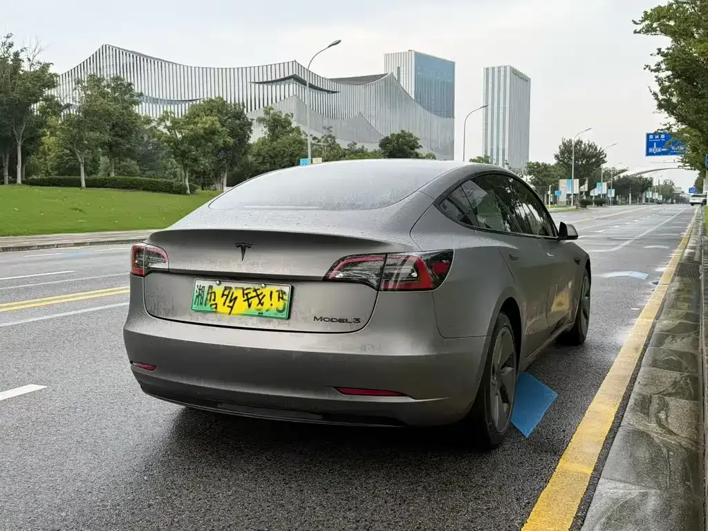 Tesla Model 3 — фото 3