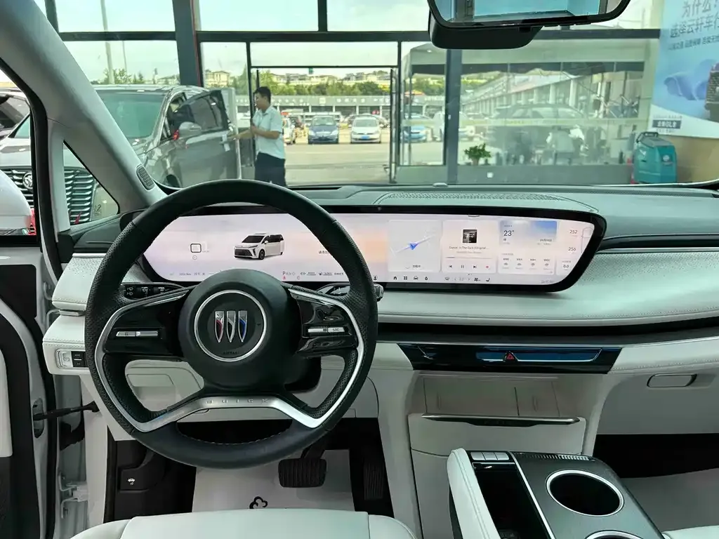 Buick GL8 Hybrid — фото 3
