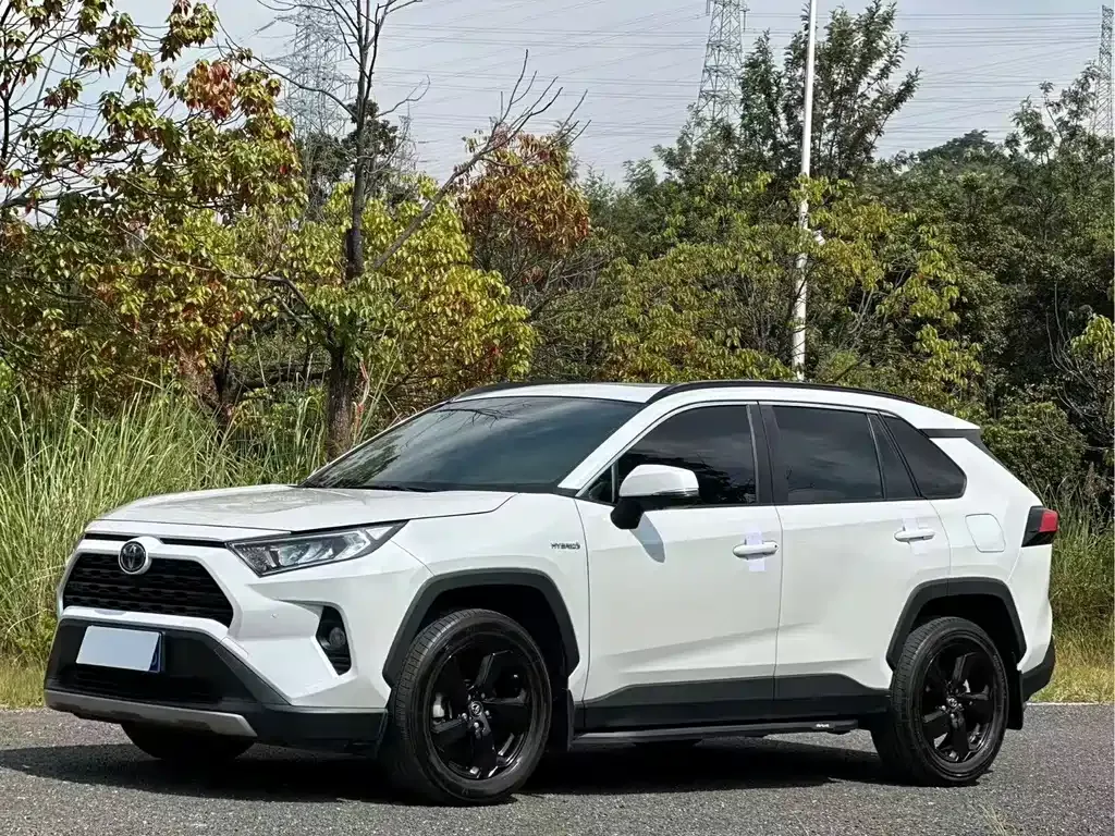 Toyota RAV4 — фото 1