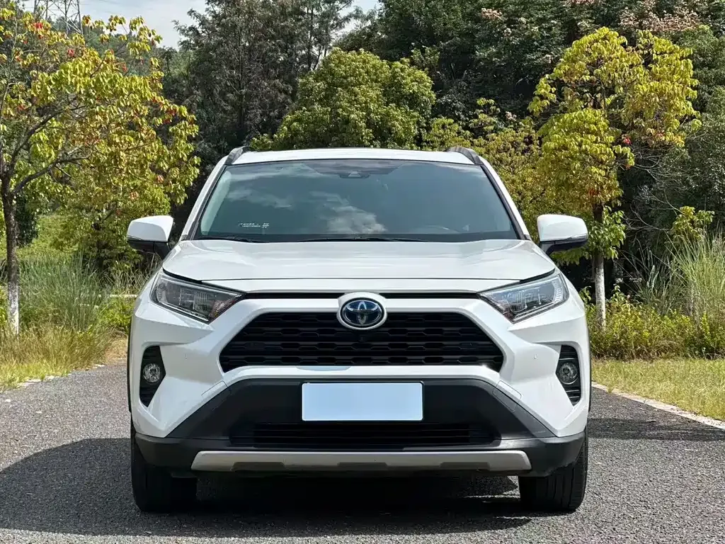 Toyota RAV4 — фото 8
