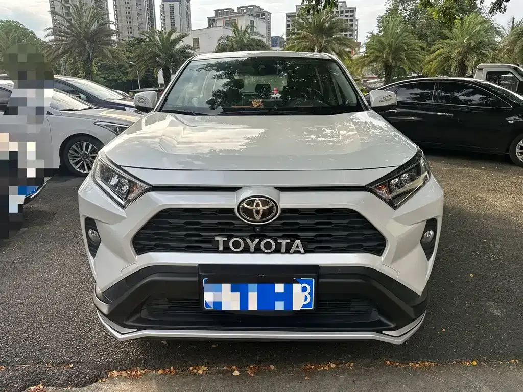 Toyota RAV4 — фото 7