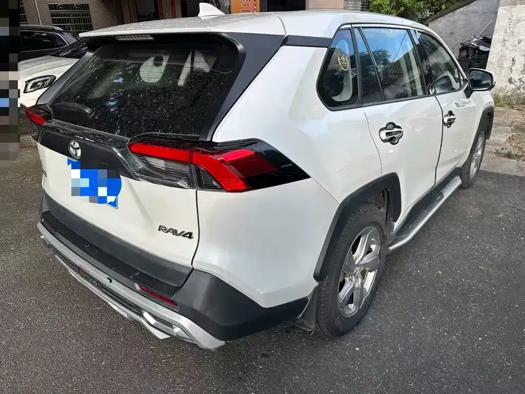 Toyota RAV4 — фото 4