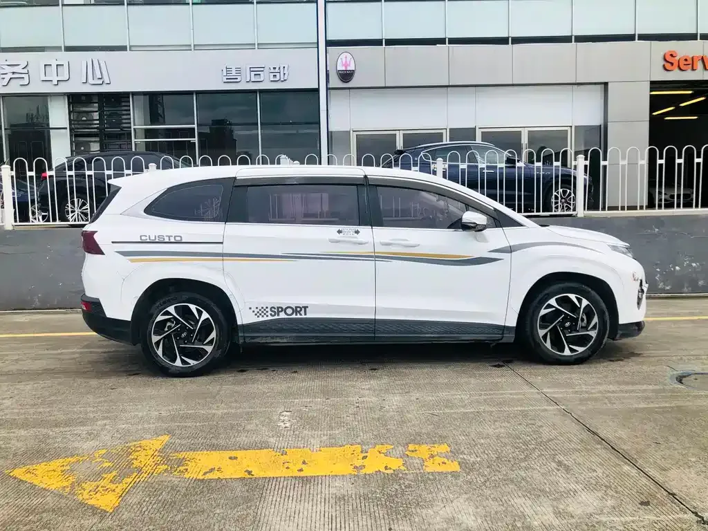Hyundai Custo — фото 10