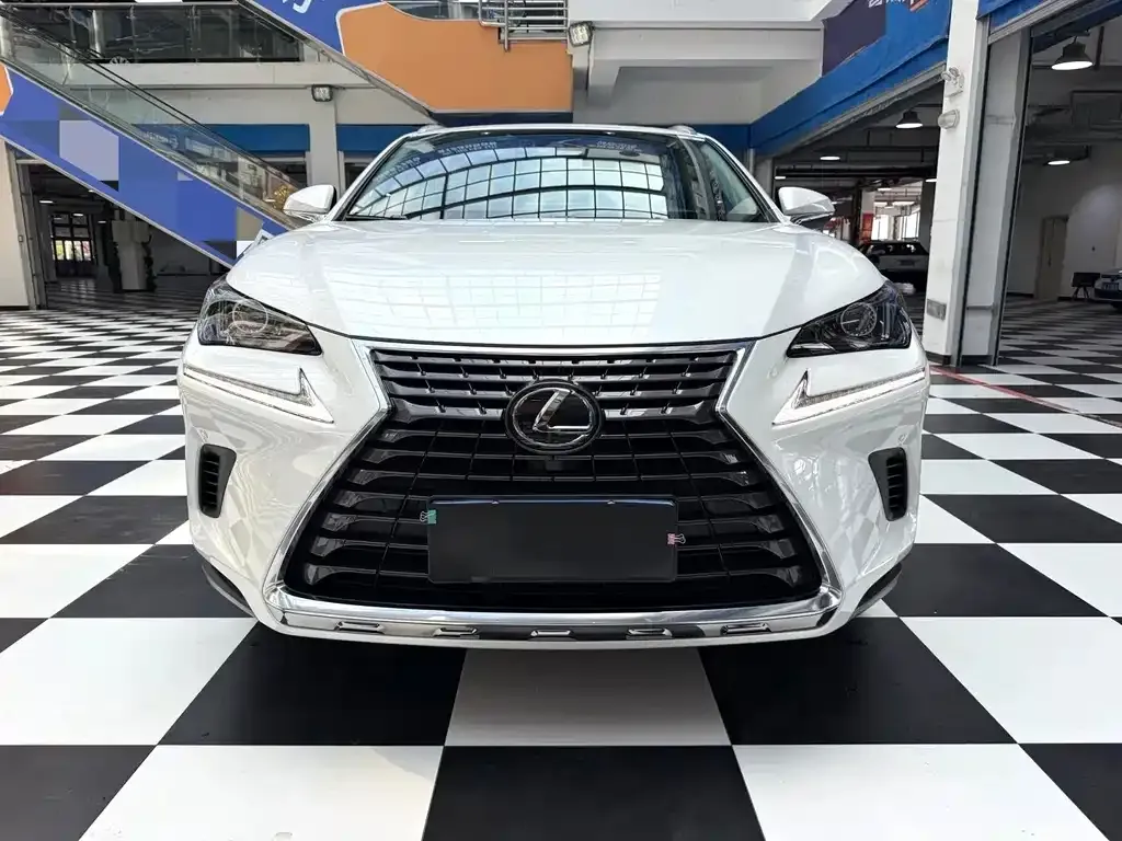 Lexus NX — фото 4