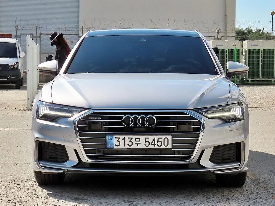 Audi A6 — фото 1