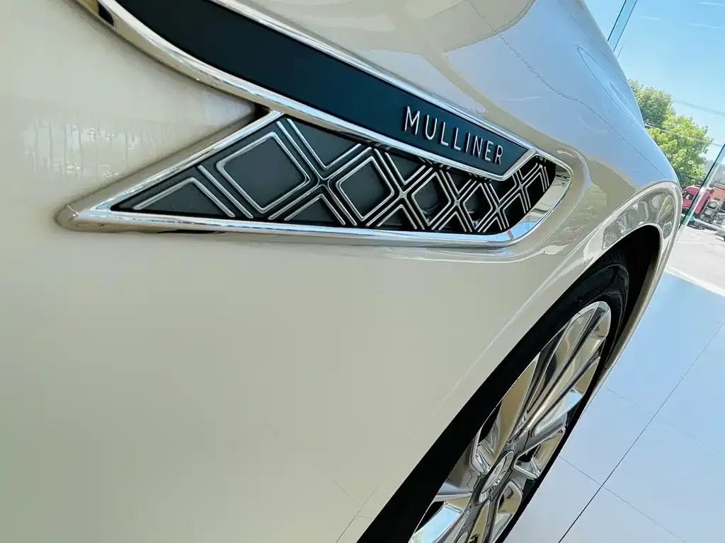 Bentley Flying Spur — фото 2