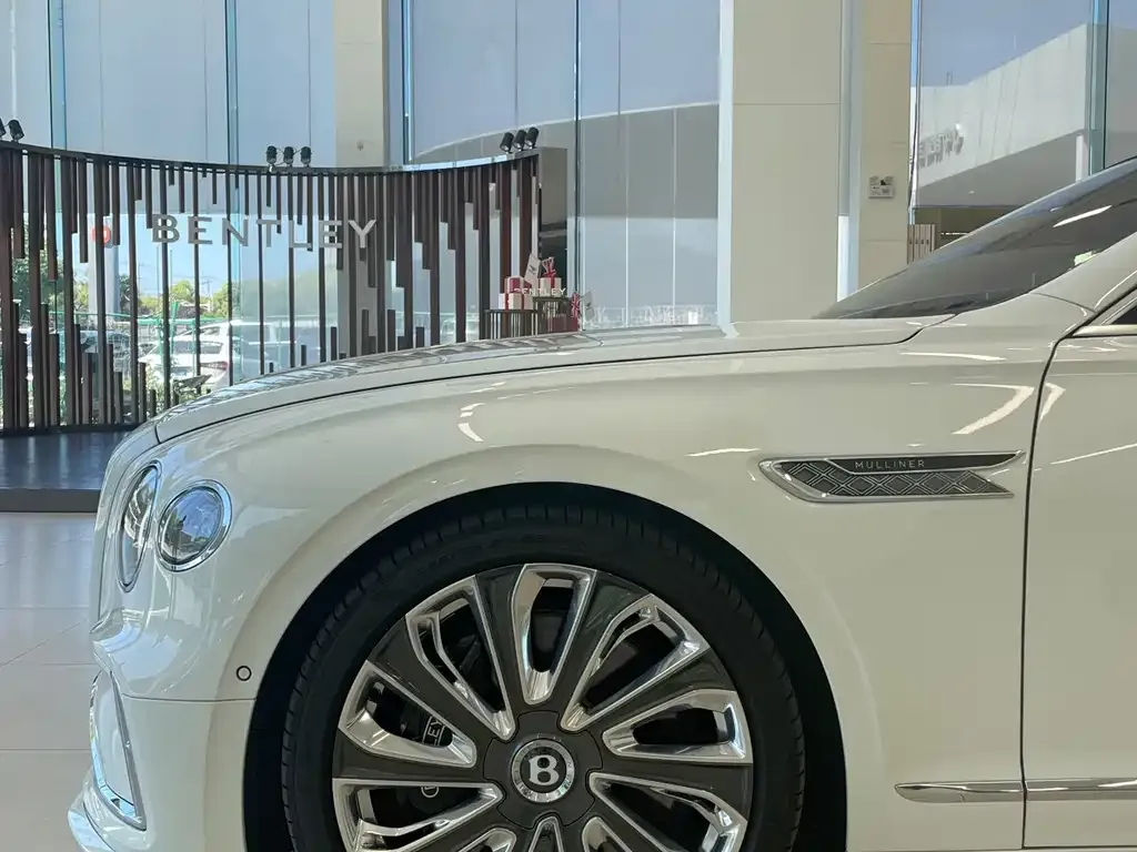 Bentley Flying Spur — фото 9