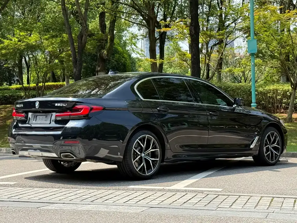 BMW 5 Series — фото 5