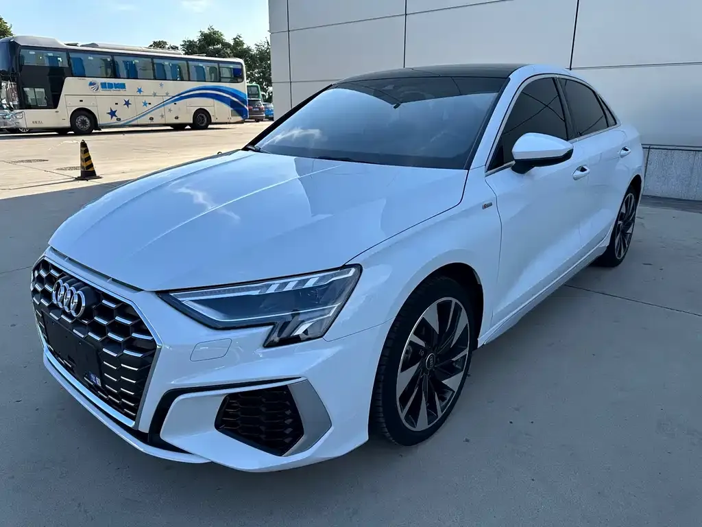 Audi A3 — фото 1