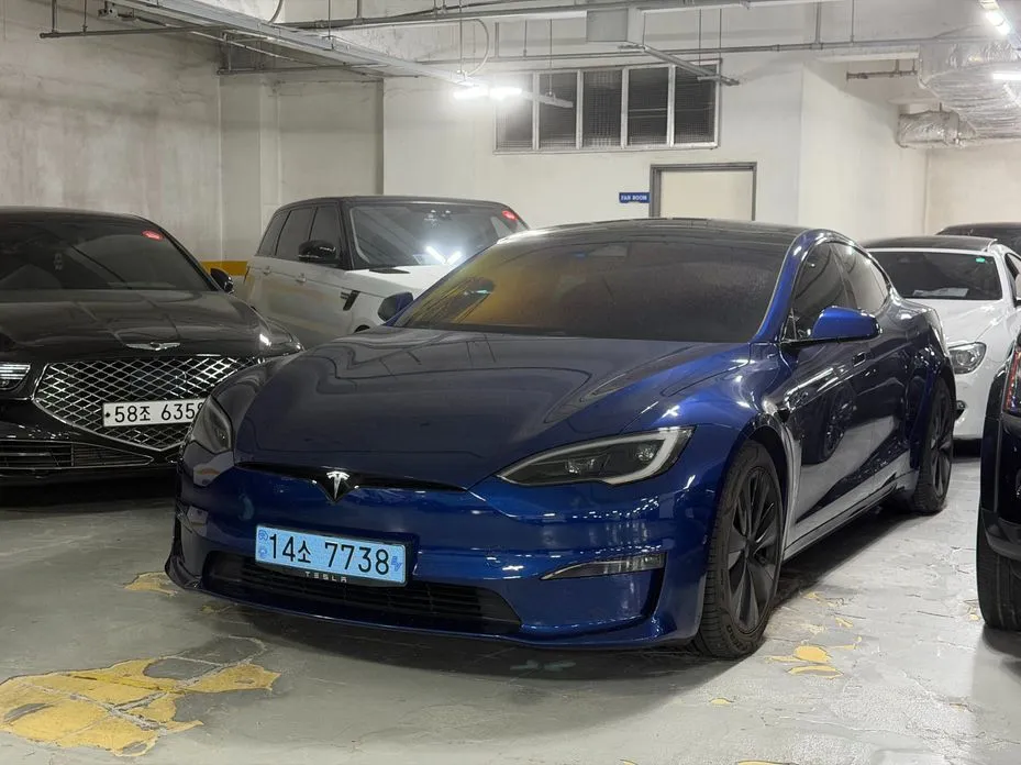Tesla Model S — фото 1