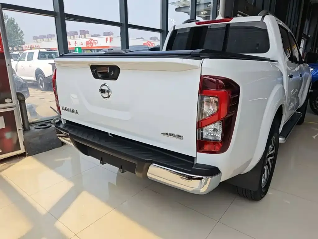 Nissan Navara — фото 9