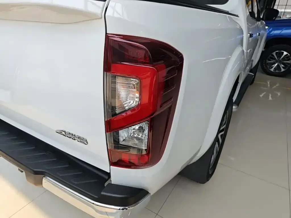 Nissan Navara — фото 2
