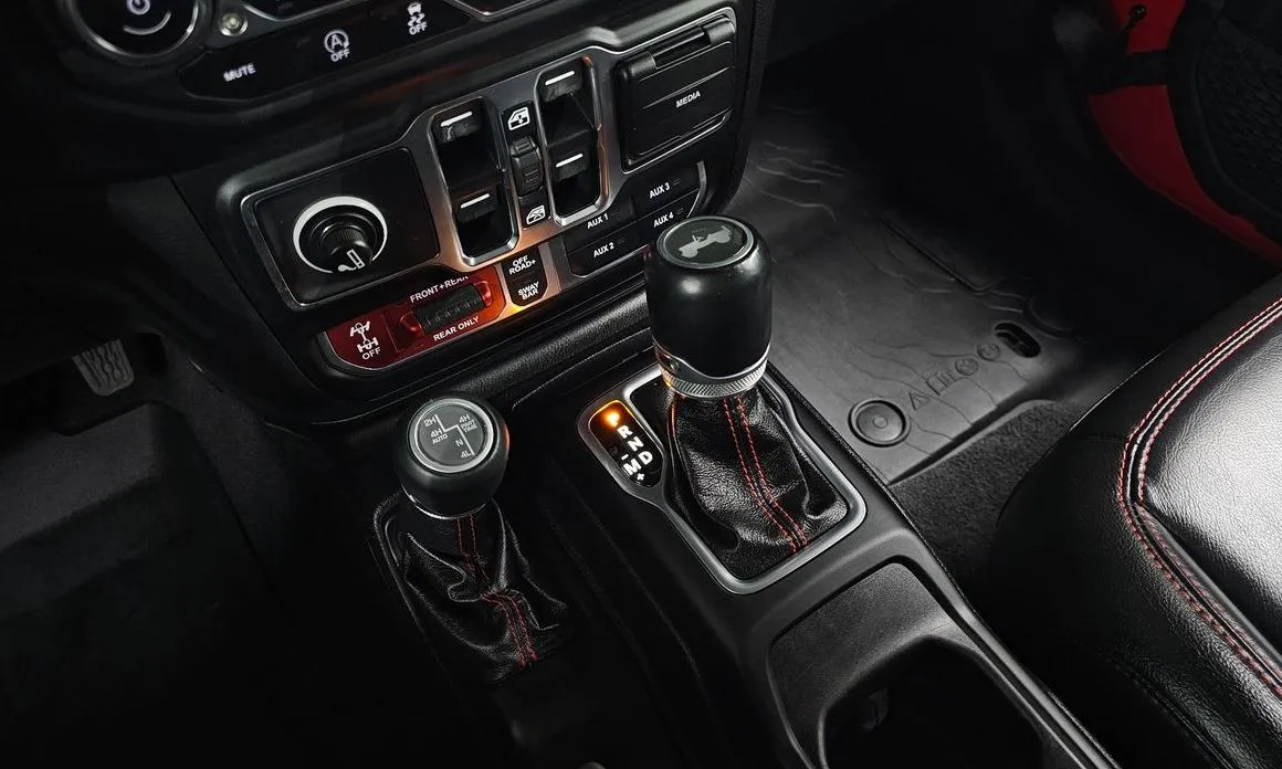 Jeep Wrangler — фото 8