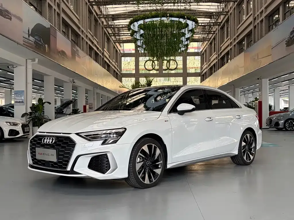 Audi A3 — фото 1