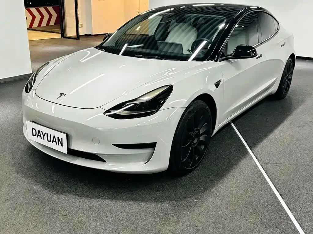 Tesla Model 3 — фото 1