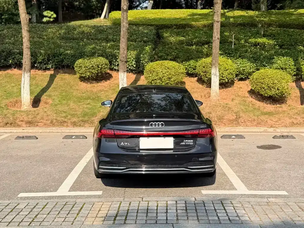 Audi A7L — фото 8