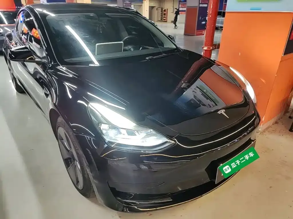 Tesla Model 3 — фото 4