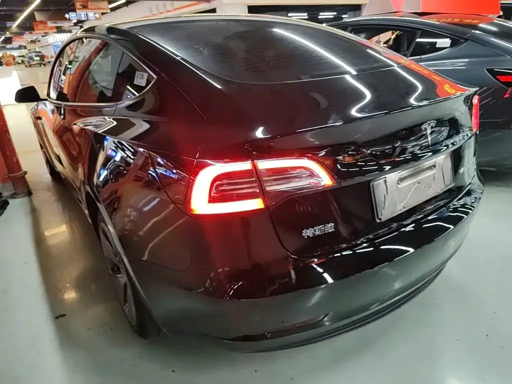 Tesla Model 3 — фото 5