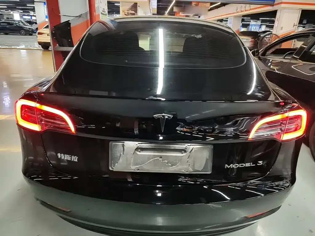 Tesla Model 3 — фото 10