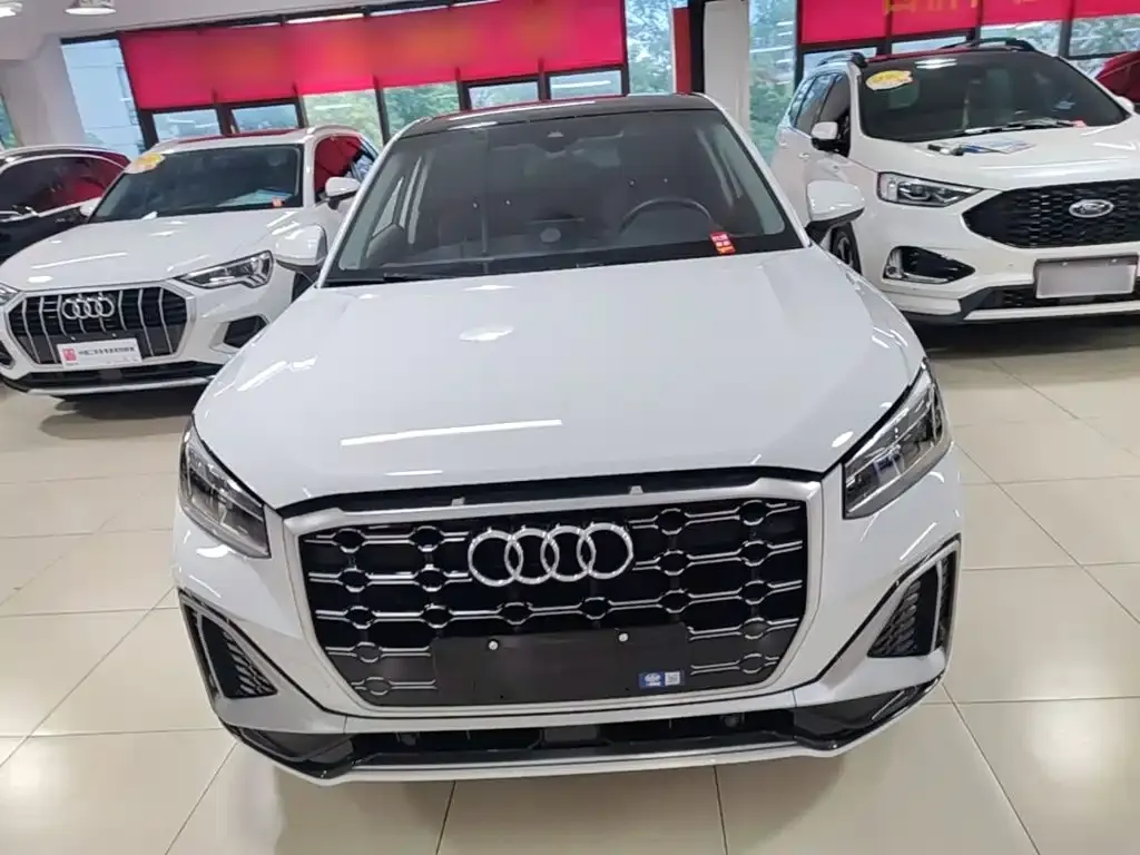 Audi Q2L — фото 10